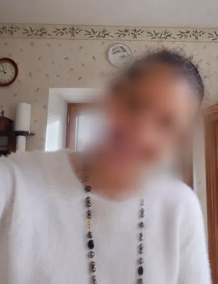 Anna, 37