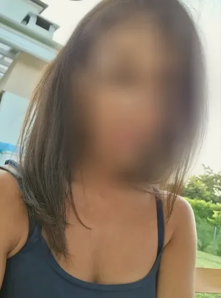 Ela, 35