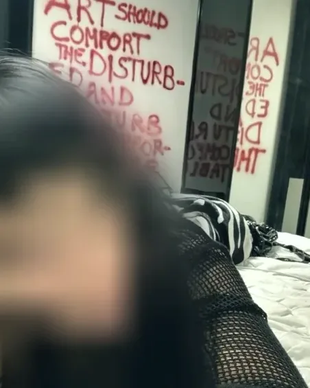 Elif, 19