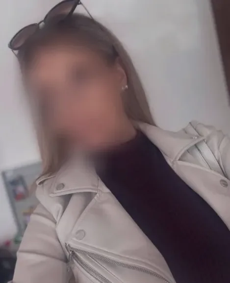 Lara, 26