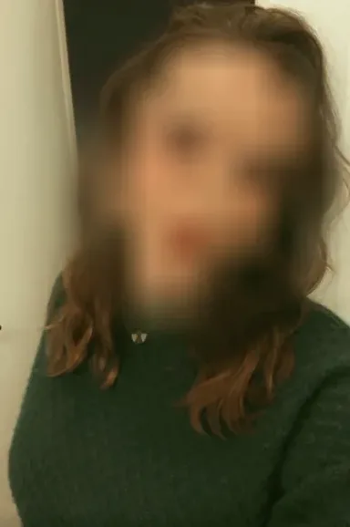 Mia, 27