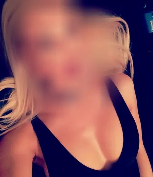 Mia, 36