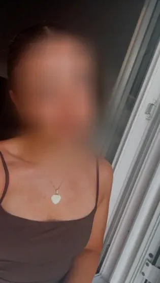 Mia, 25