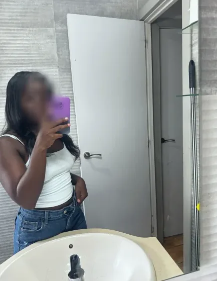 Mia, 29