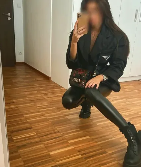 Stefanie, 36
