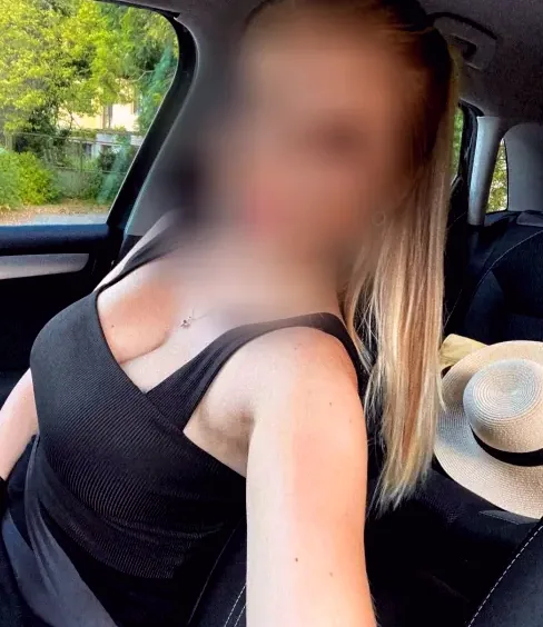 Vivien, 33