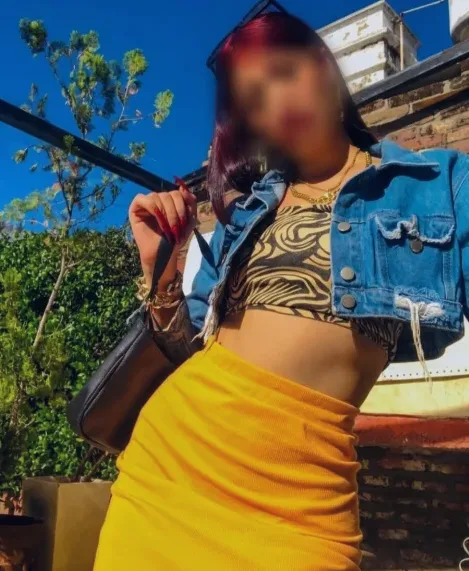 Vivien, 21