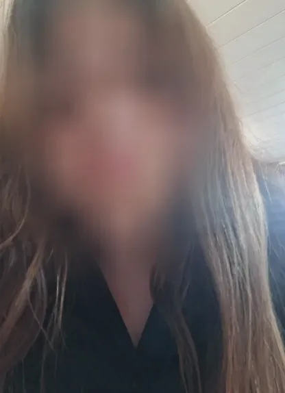 Zeynep, 27